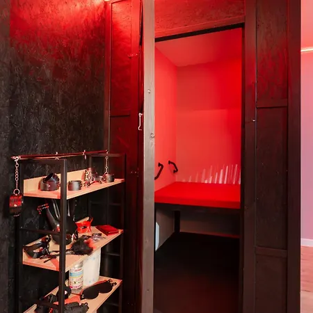 Red X Loft Private Adults Only Bdsm アパート