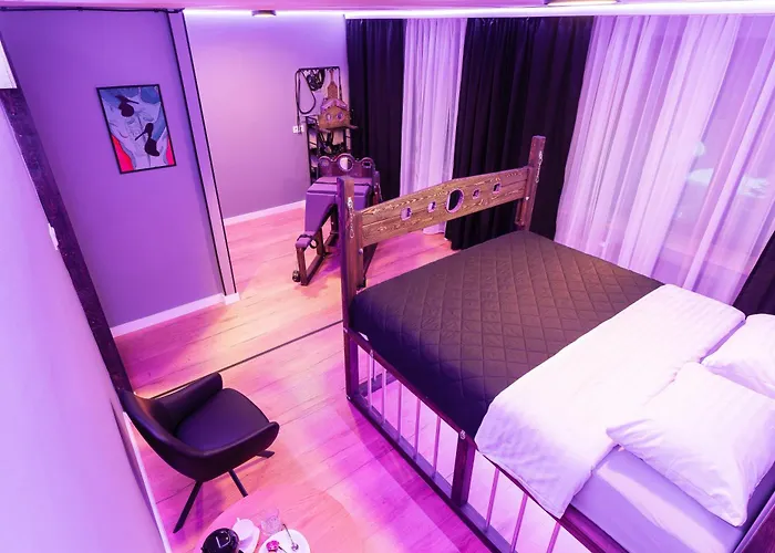 Red X Loft Private Adults Only Bdsm Lägenhet